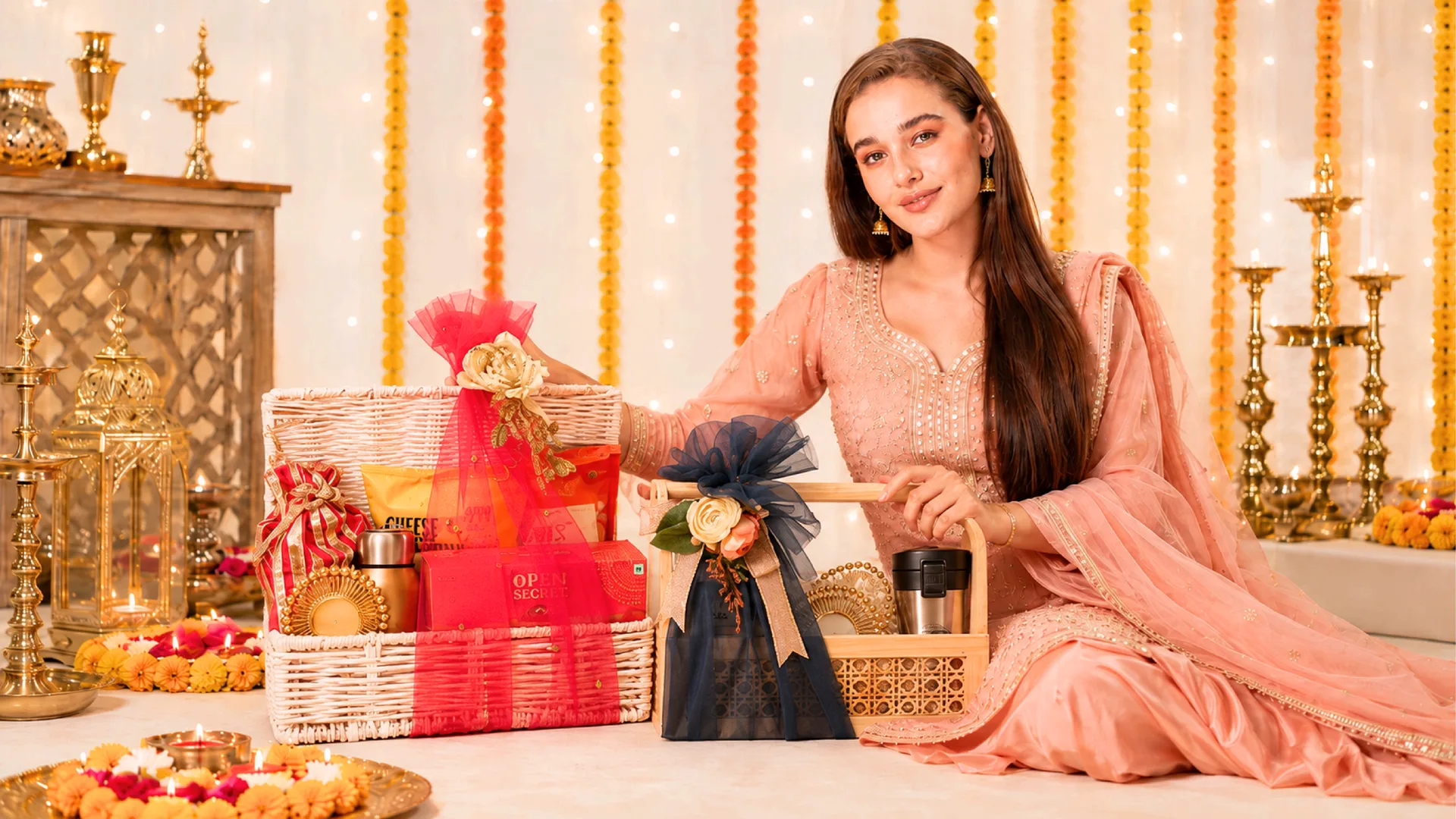 LIDDED JUTE BASKET HAMPER WITH RED NET